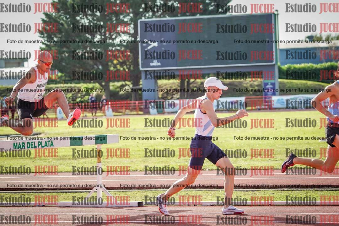 Fotos de los 3000 m con obstáculos de varones