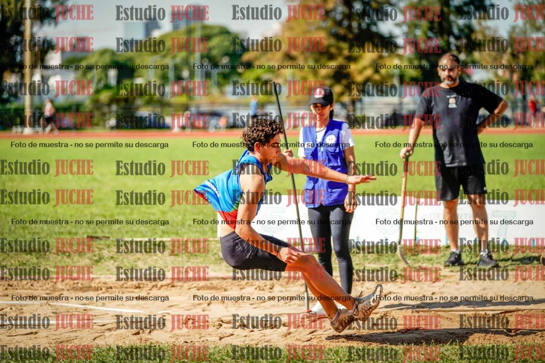 Fotos del salto en largo de varones