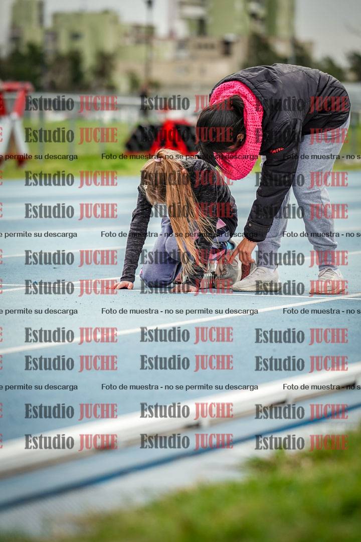 Fotos de los 50 m llanos de mujeres - U12