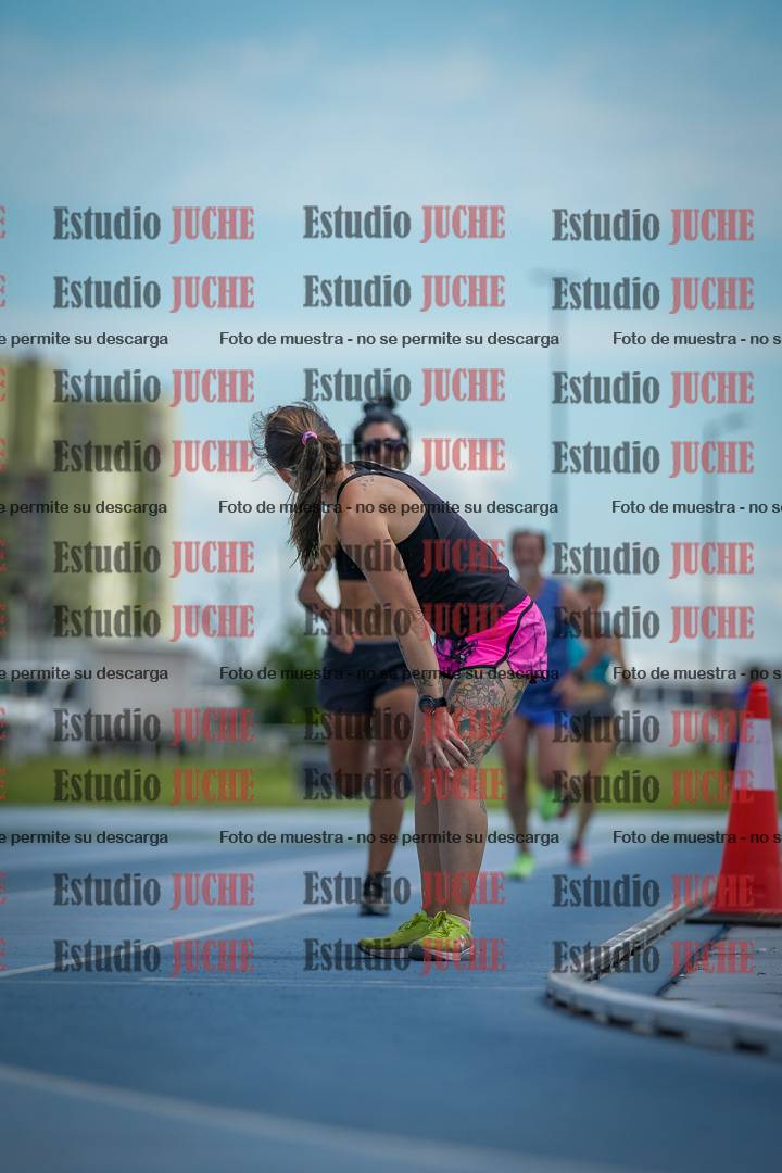 Fotos durante el transcurso de los relevos 20' para running teams - serie 1