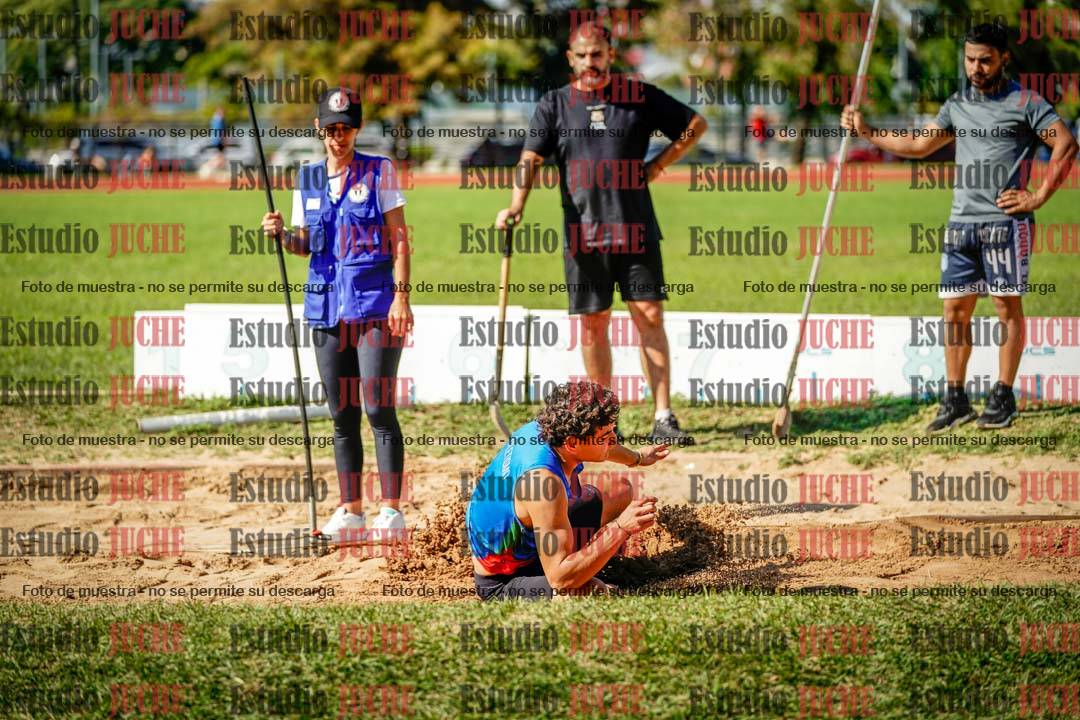 Fotos del salto en largo de varones