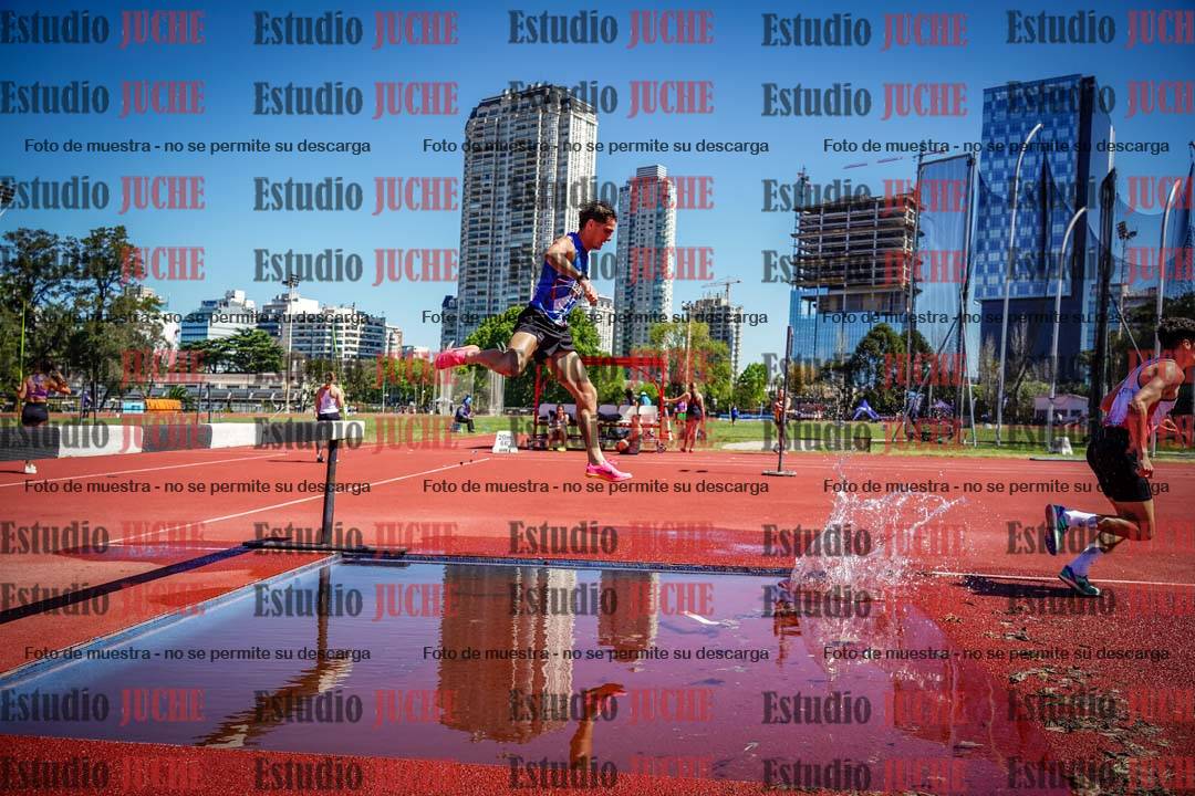 Fotos de los 3000 m con obstáculos de varones