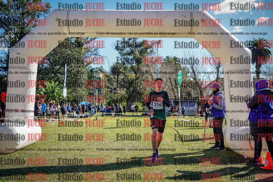 Fotos de la llegada del cross de 2000 m