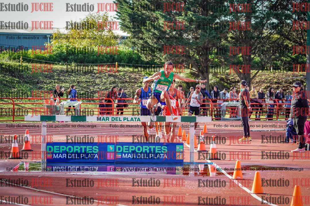 Fotos de los 3000 m con obstáculos de varones