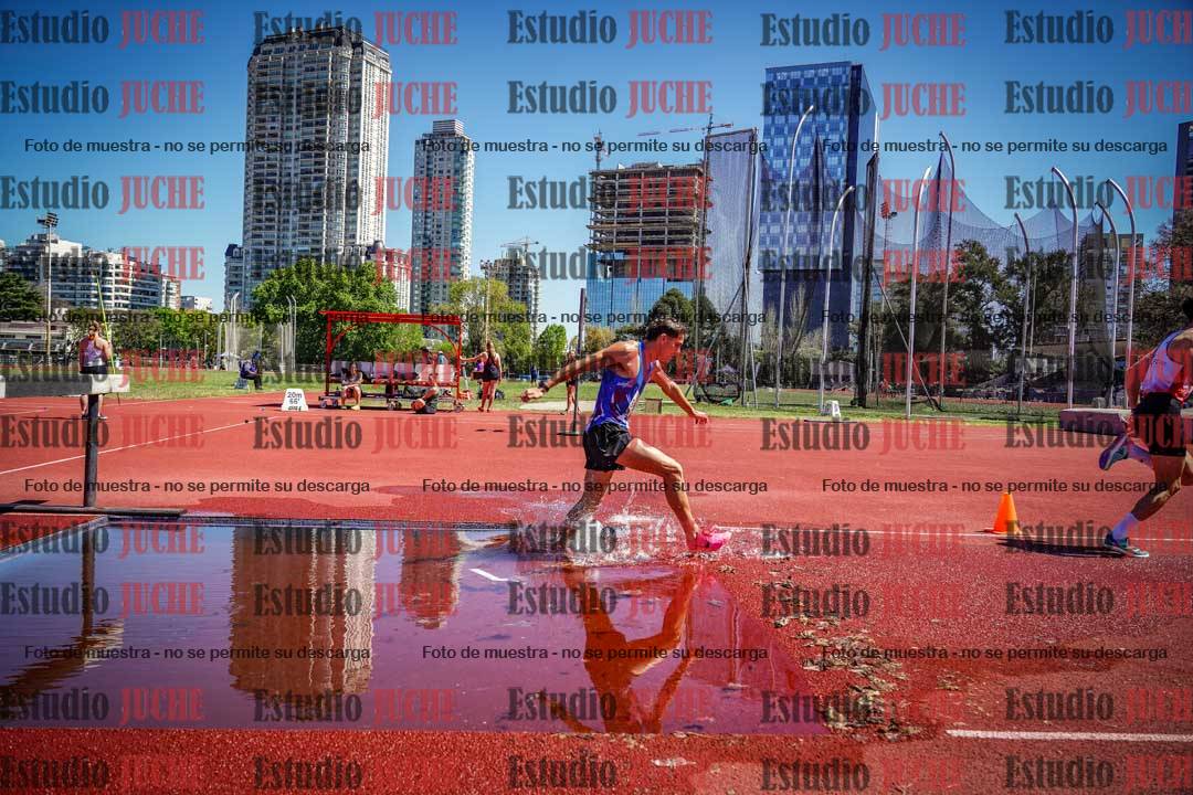 Fotos de los 3000 m con obstáculos de varones