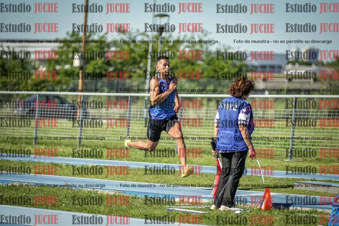 Fotos del salto triple de varones y mujeres - todas las tablas
