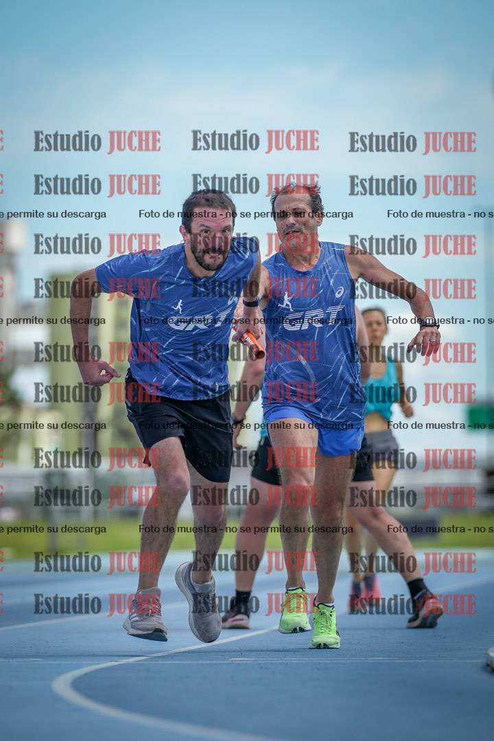 Fotos durante el transcurso de los relevos 20' para running teams - serie 1