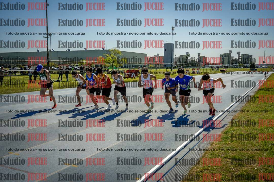 Fotos de los 2000 m con obstáculos de varones