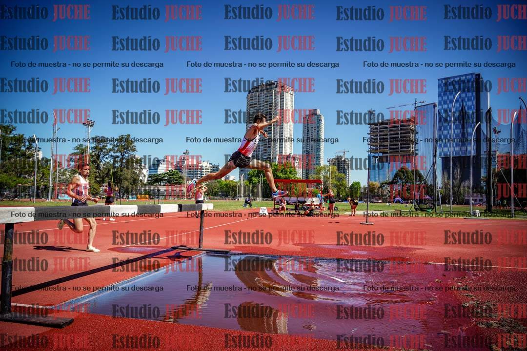 Fotos de los 3000 m con obstáculos de varones
