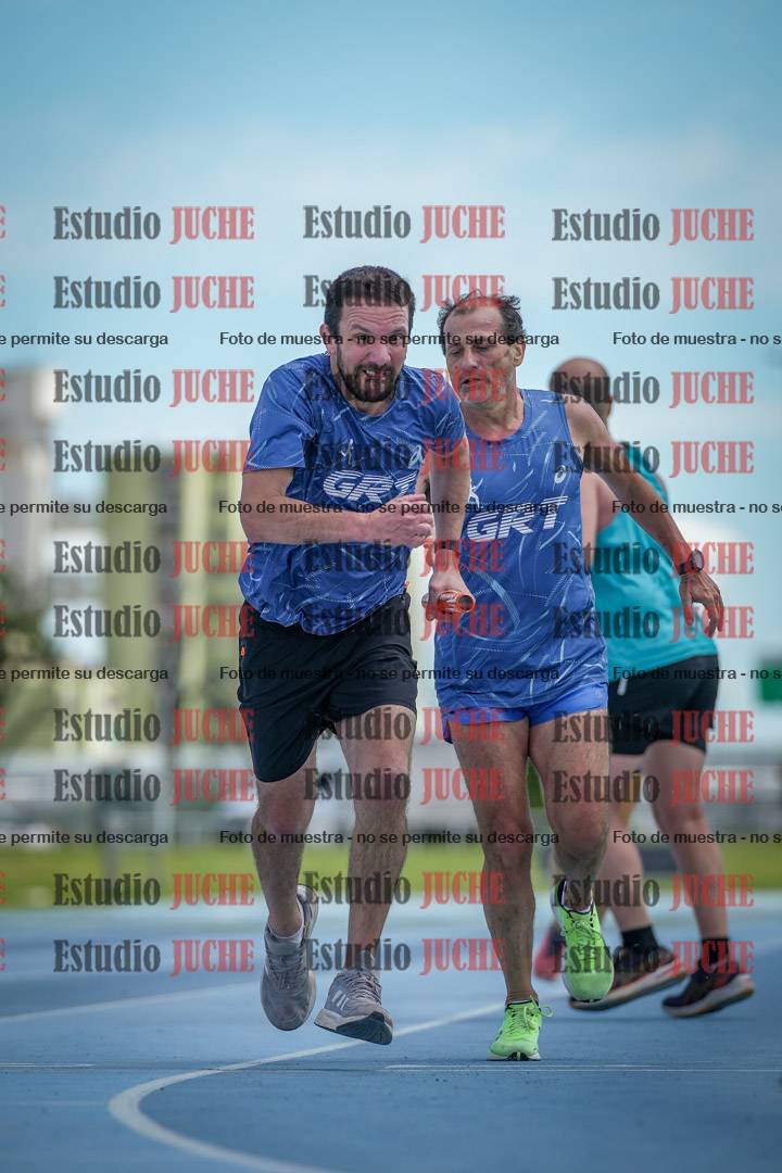 Fotos durante el transcurso de los relevos 20' para running teams - serie 1
