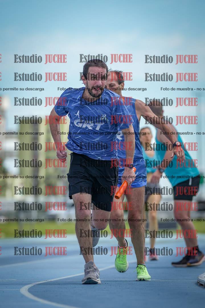 Fotos durante el transcurso de los relevos 20' para running teams - serie 1