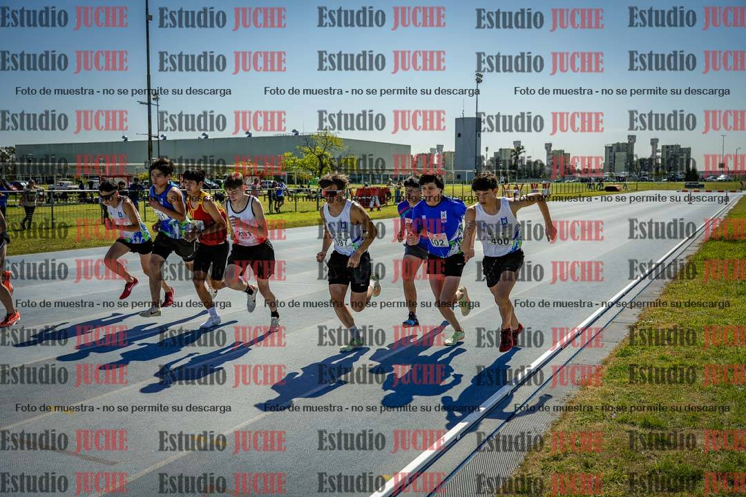 Fotos de los 2000 m con obstáculos de varones