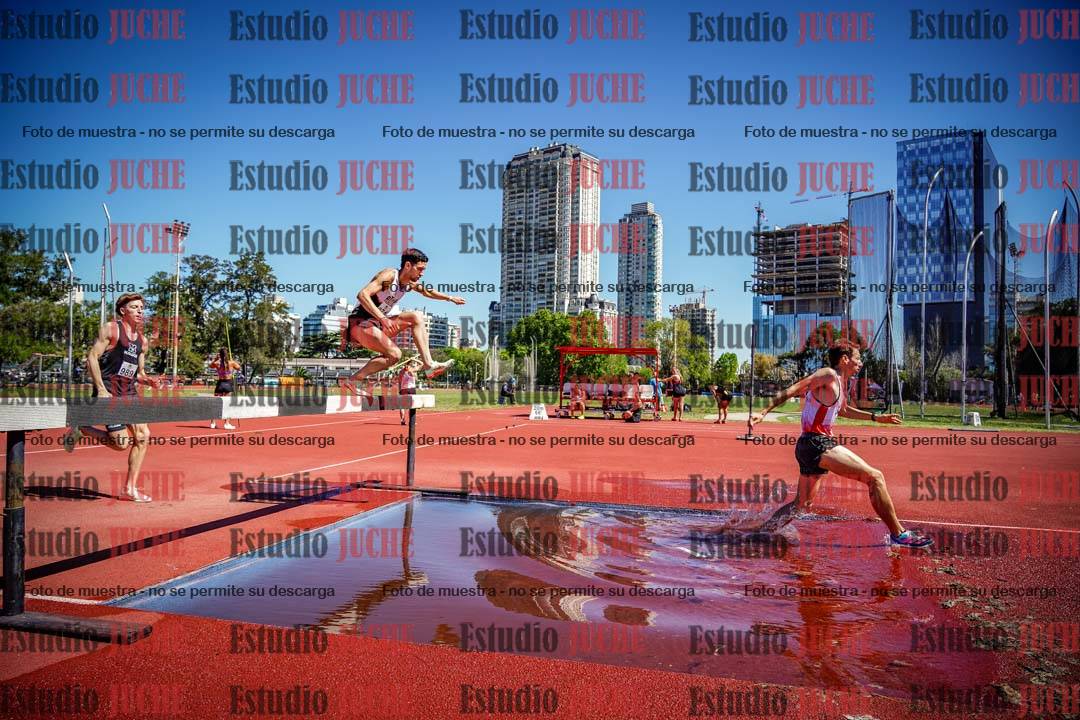 Fotos de los 3000 m con obstáculos de varones