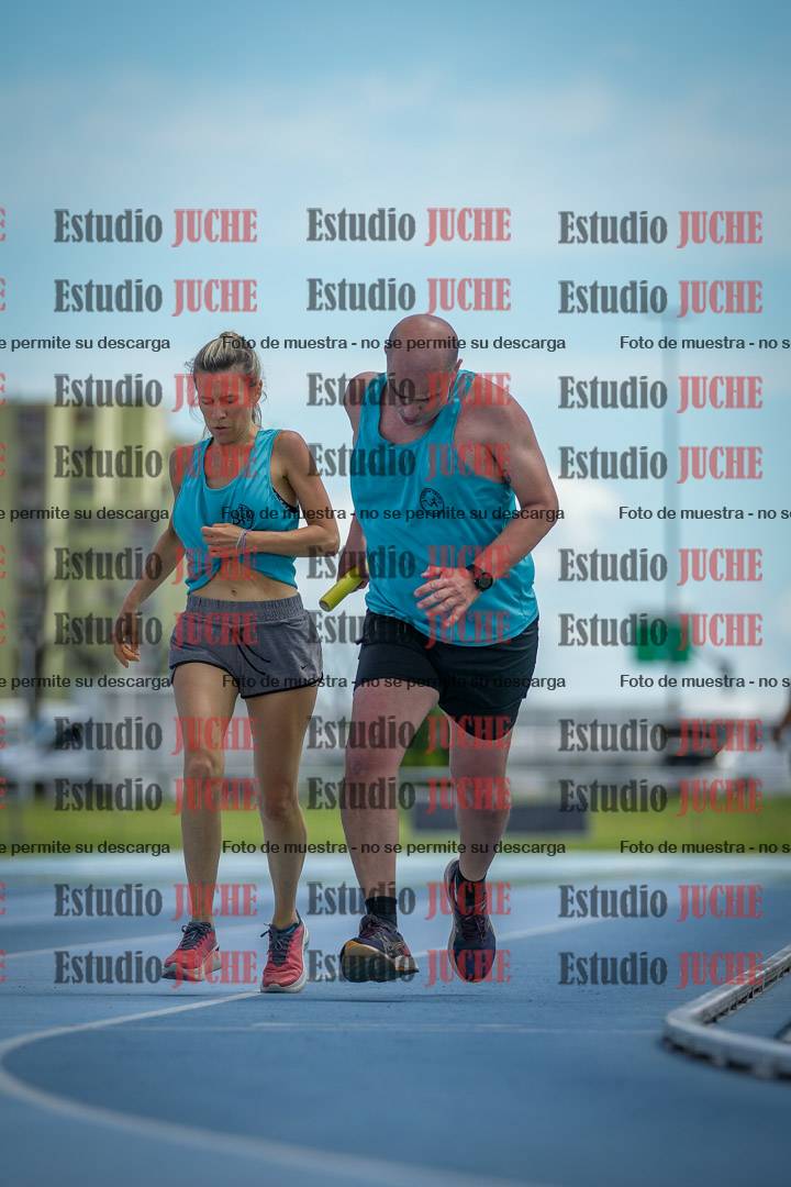 Fotos durante el transcurso de los relevos 20' para running teams - serie 1