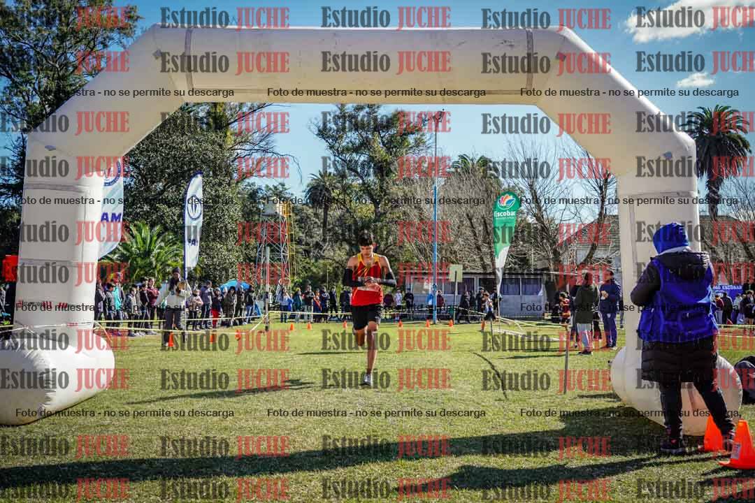 Fotos de la llegada del cross de 2000 m