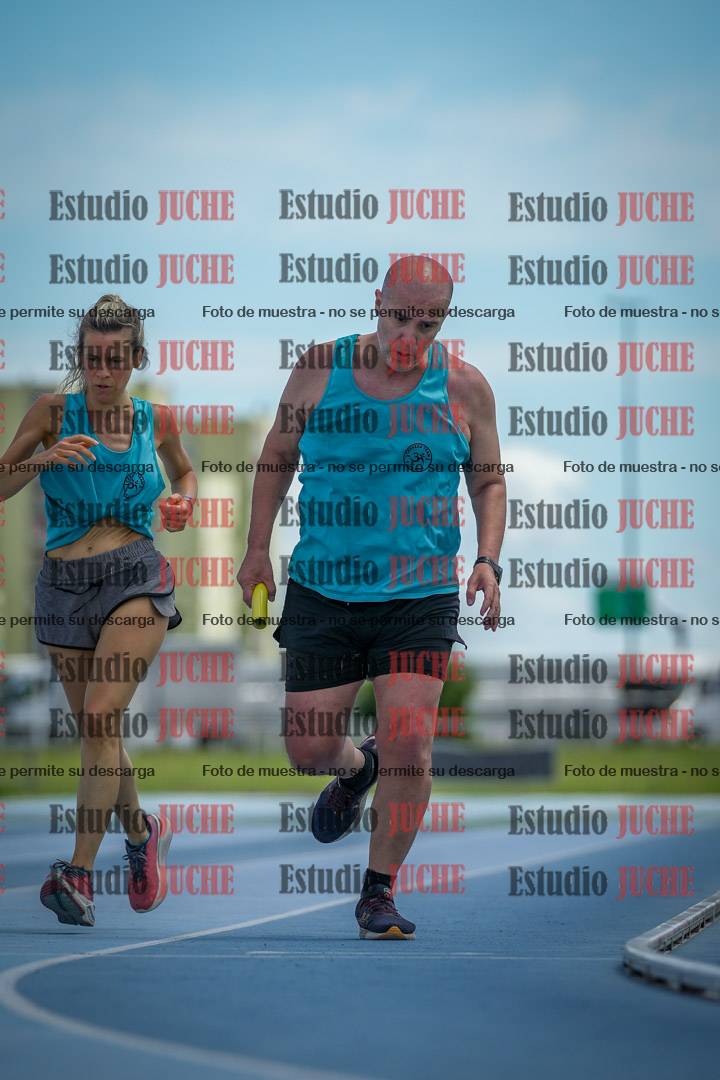Fotos durante el transcurso de los relevos 20' para running teams - serie 1