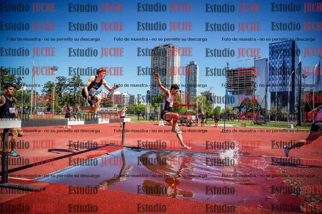 Fotos de los 3000 m con obstáculos de varones