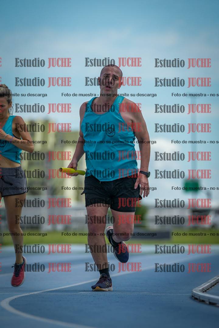 Fotos durante el transcurso de los relevos 20' para running teams - serie 1