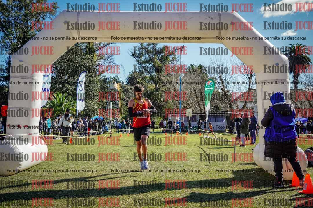 Fotos de la llegada del cross de 2000 m