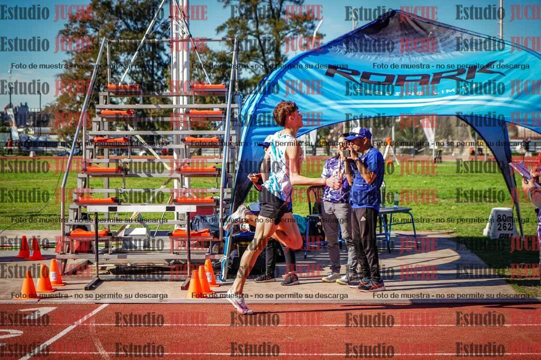 Fotos de los 800 m llanos de varones