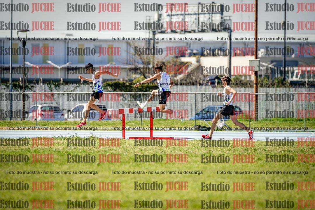 Fotos de los 2000 m con obstáculos de varones