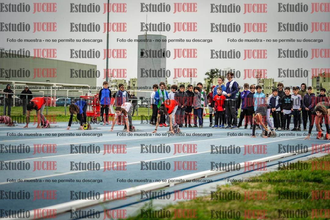 Fotos de los 50 m llanos de mujeres - U12