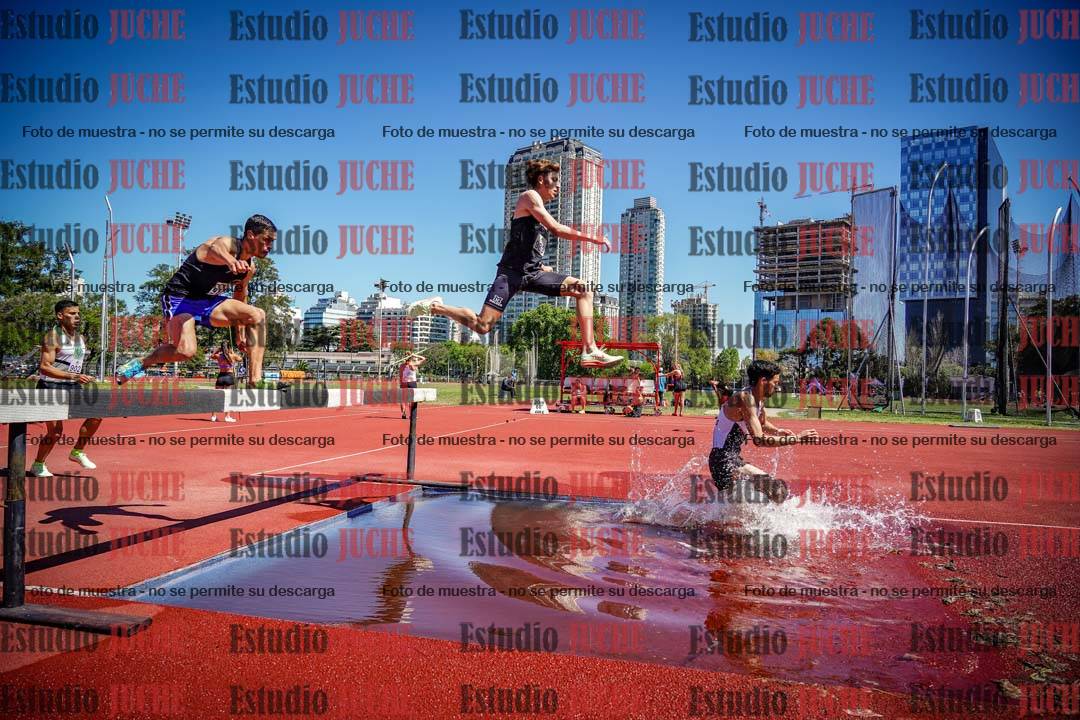 Fotos de los 3000 m con obstáculos de varones