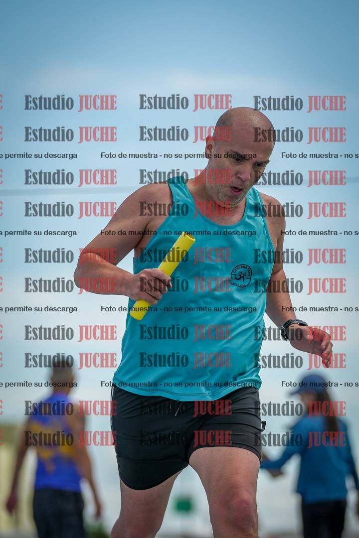 Fotos durante el transcurso de los relevos 20' para running teams - serie 1