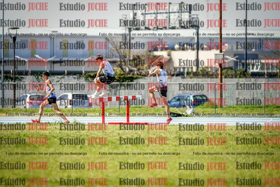 Fotos de los 2000 m con obstáculos de varones