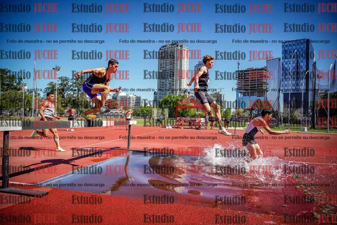 Fotos de los 3000 m con obstáculos de varones