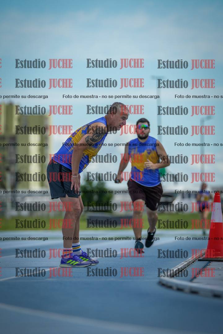 Fotos durante el transcurso de los relevos 20' para running teams - serie 1