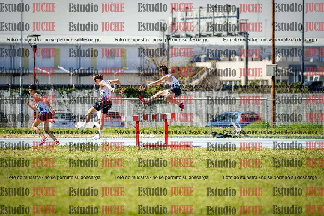 Fotos de los 2000 m con obstáculos de varones