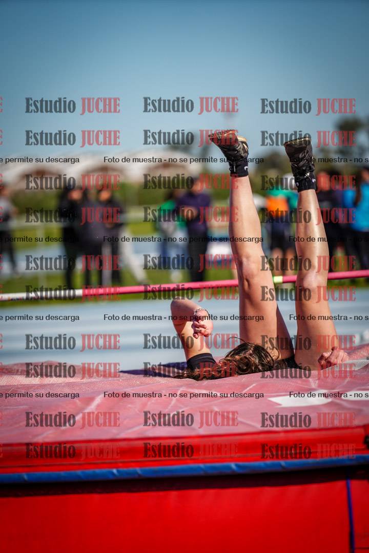 Fotos del salto en alto de mujeres y varones - U15