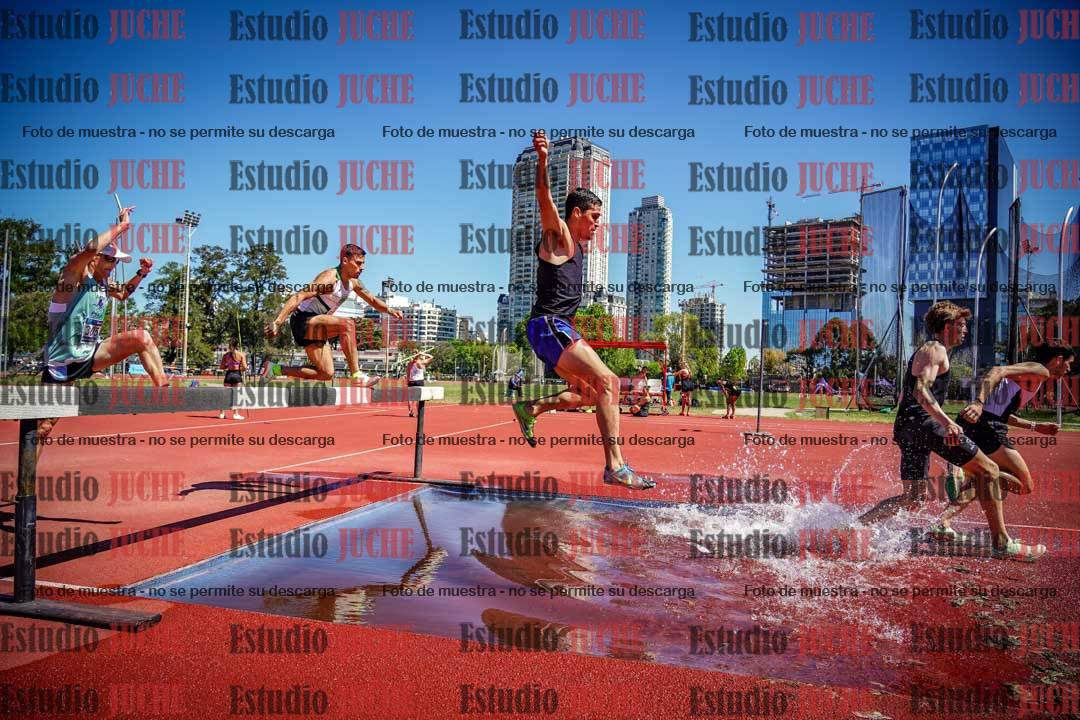 Fotos de los 3000 m con obstáculos de varones