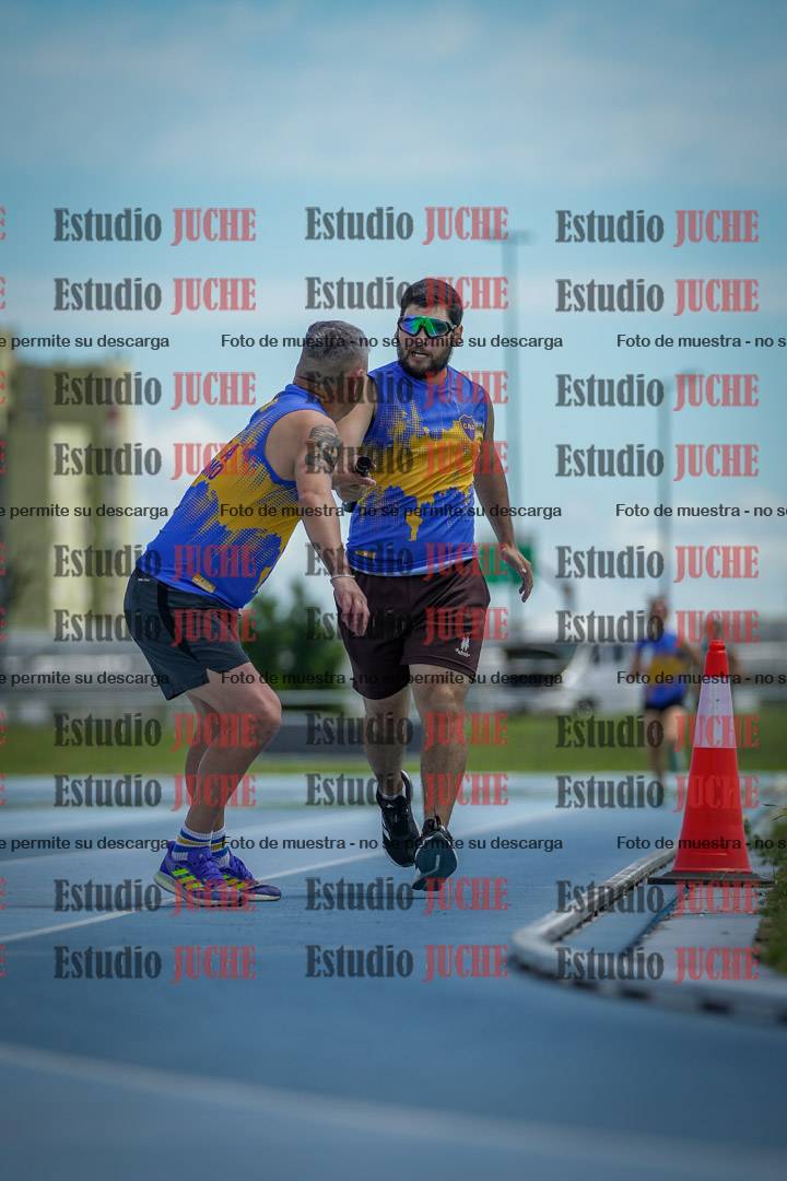 Fotos durante el transcurso de los relevos 20' para running teams - serie 1