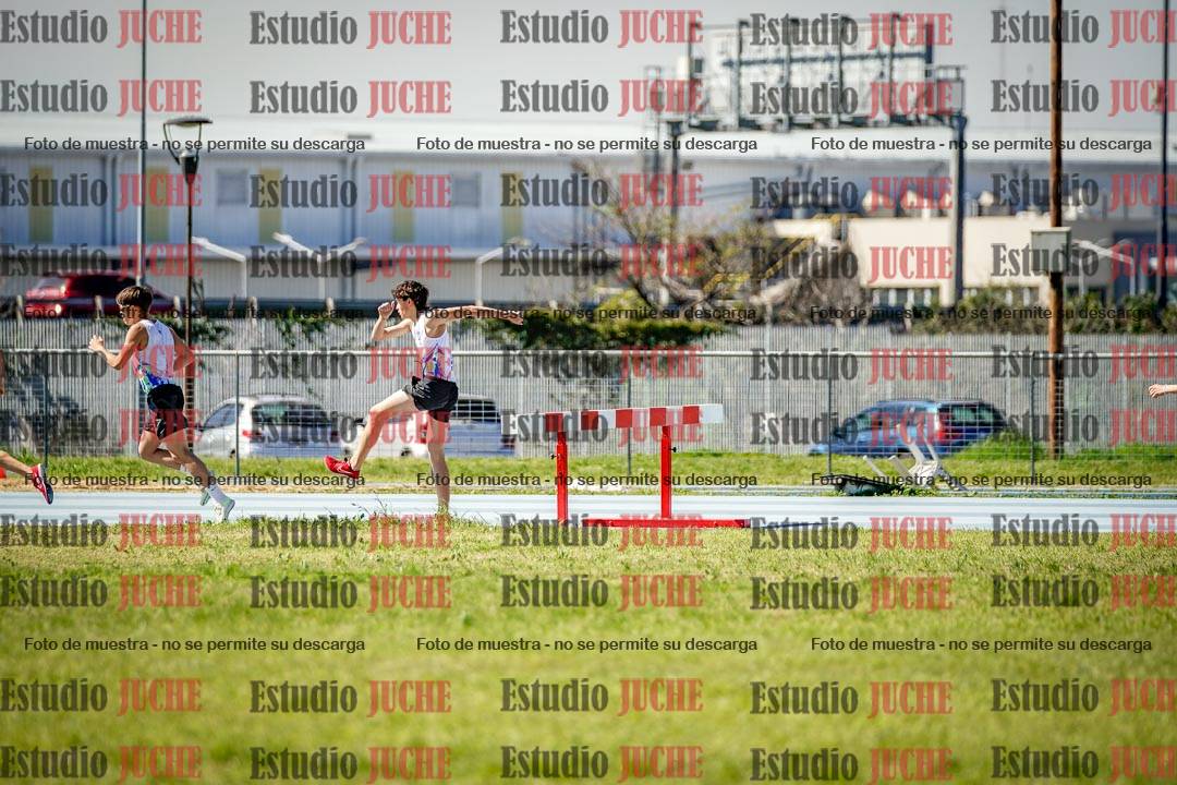 Fotos de los 2000 m con obstáculos de varones