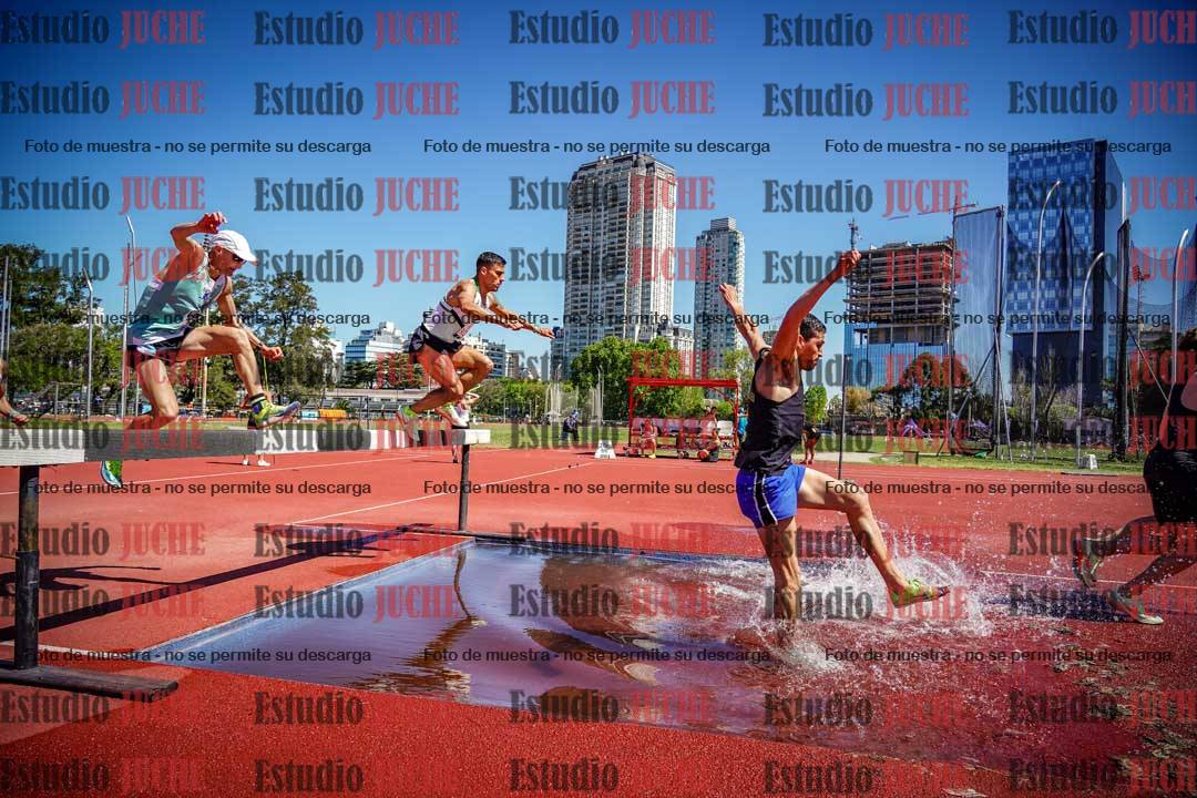 Fotos de los 3000 m con obstáculos de varones