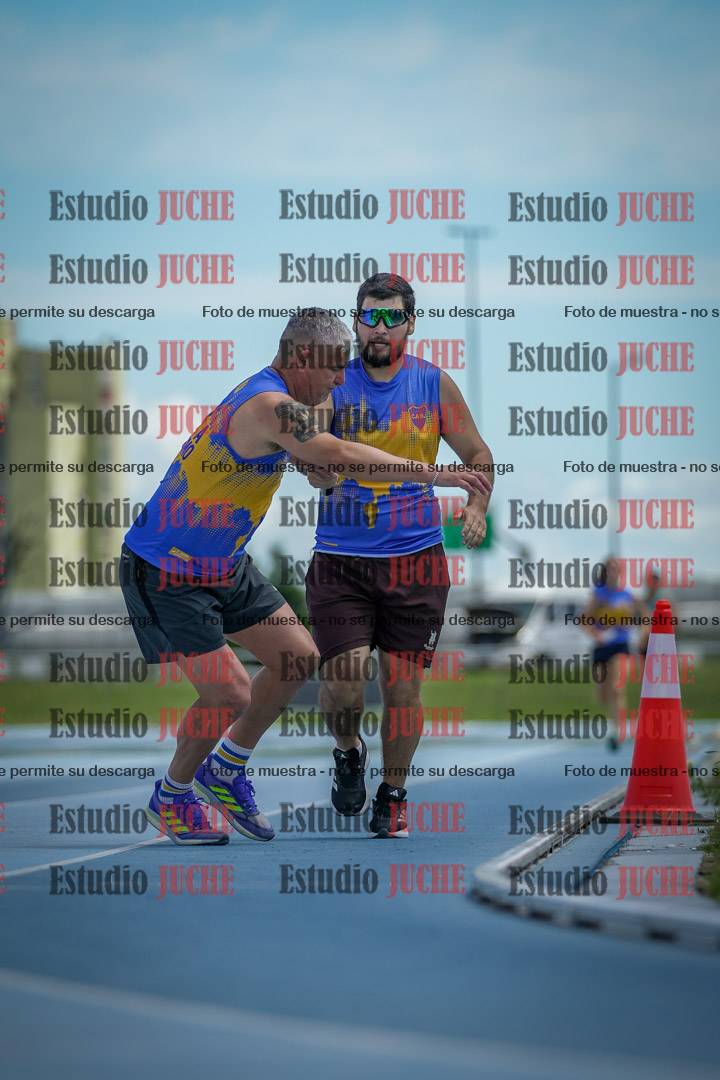 Fotos durante el transcurso de los relevos 20' para running teams - serie 1