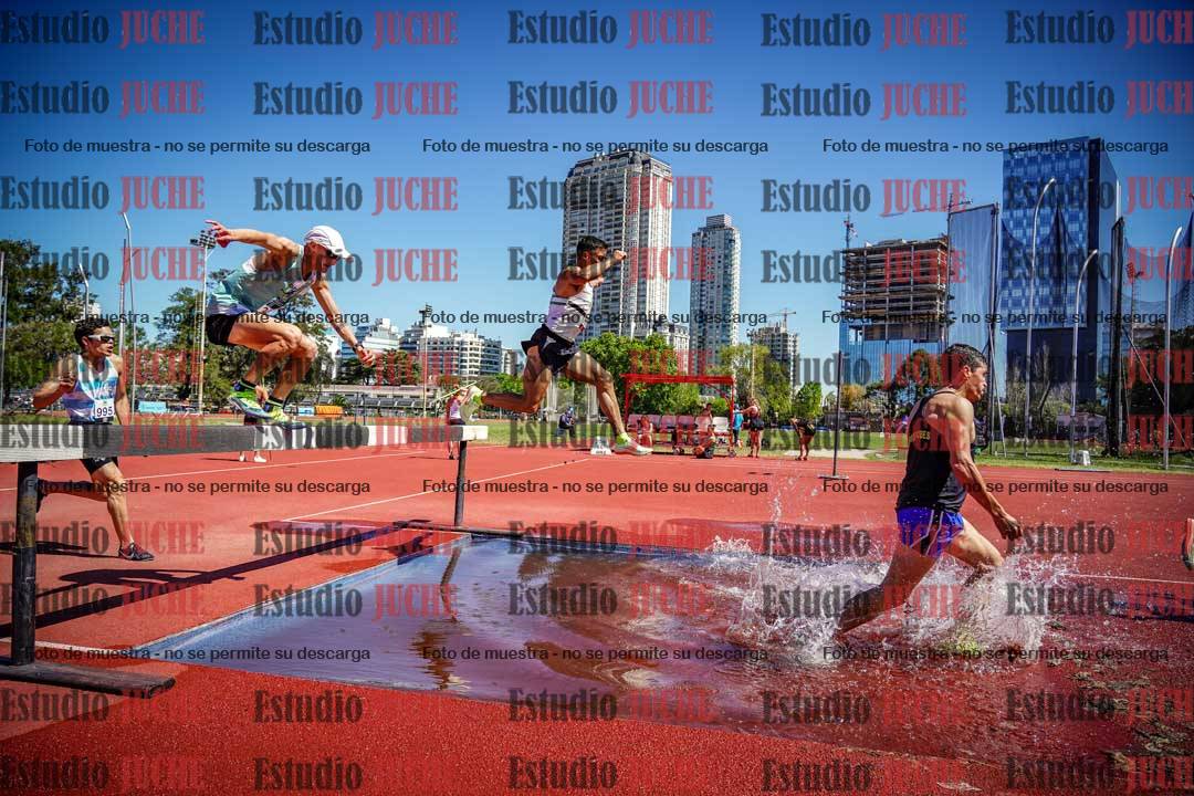 Fotos de los 3000 m con obstáculos de varones