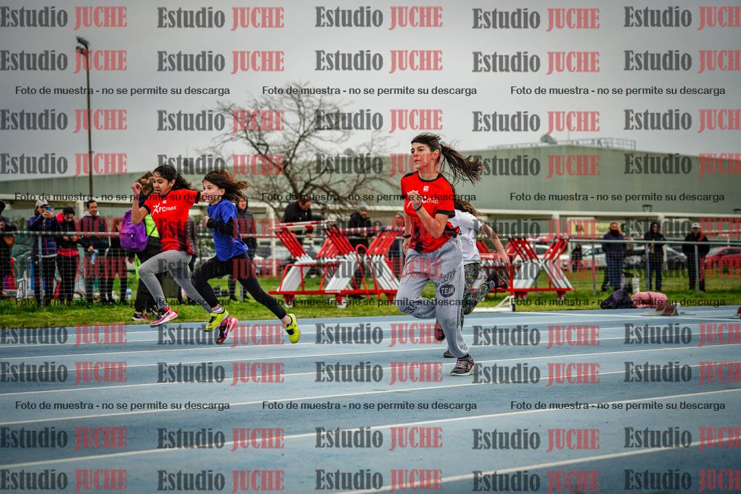 Fotos de los 50 m llanos de mujeres - U12