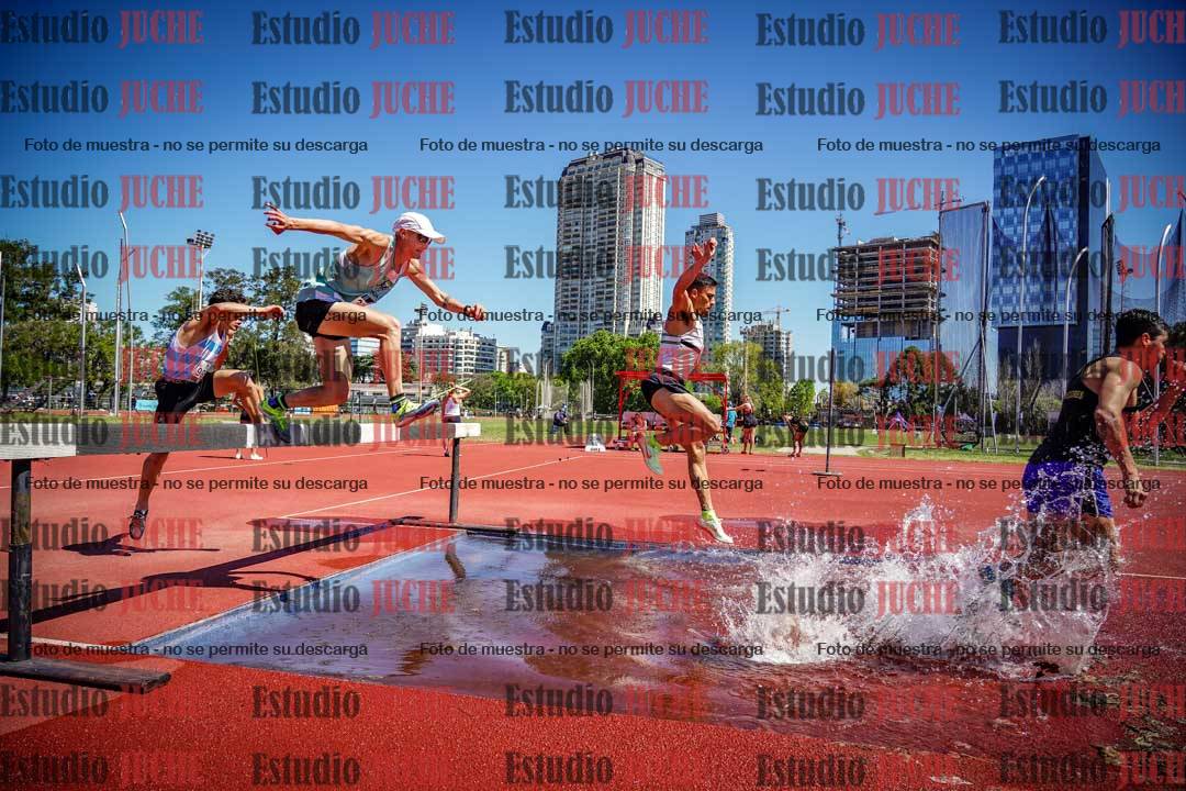 Fotos de los 3000 m con obstáculos de varones