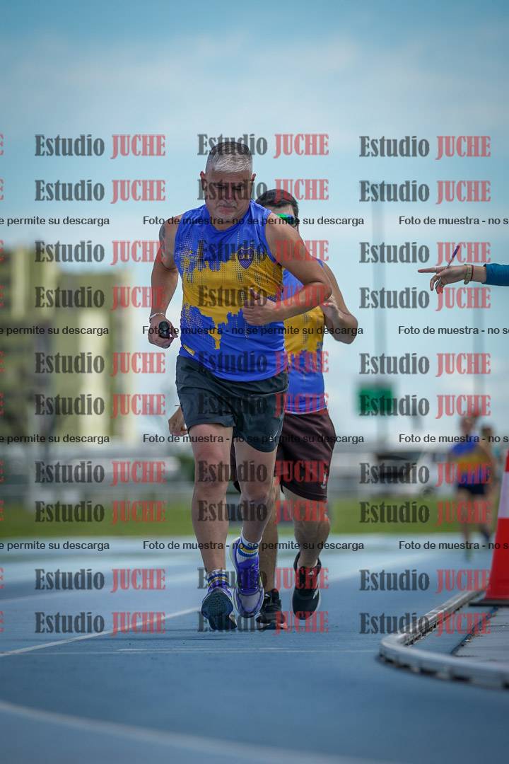 Fotos durante el transcurso de los relevos 20' para running teams - serie 1