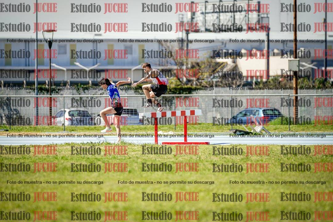 Fotos de los 2000 m con obstáculos de varones