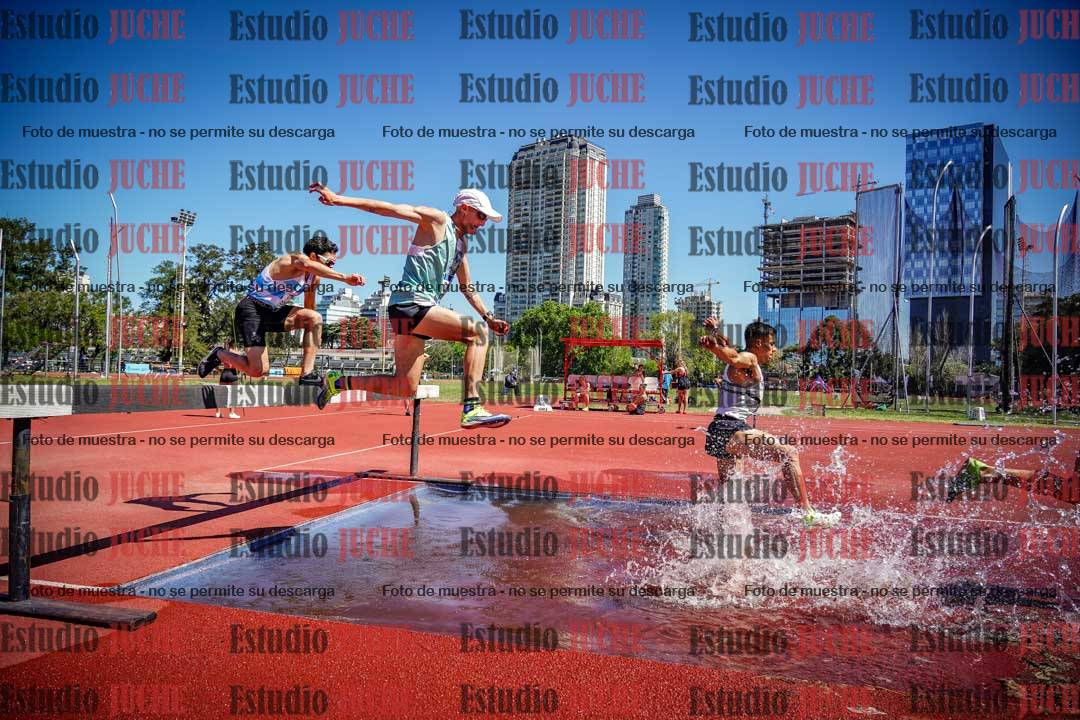 Fotos de los 3000 m con obstáculos de varones