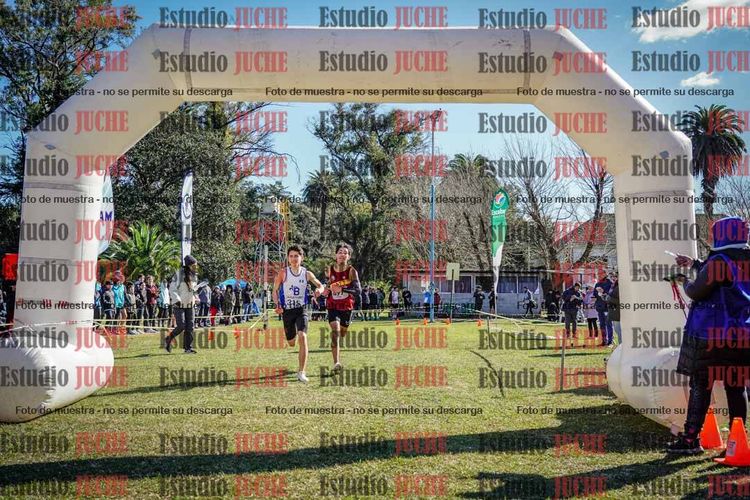 Fotos de la llegada del cross de 2000 m