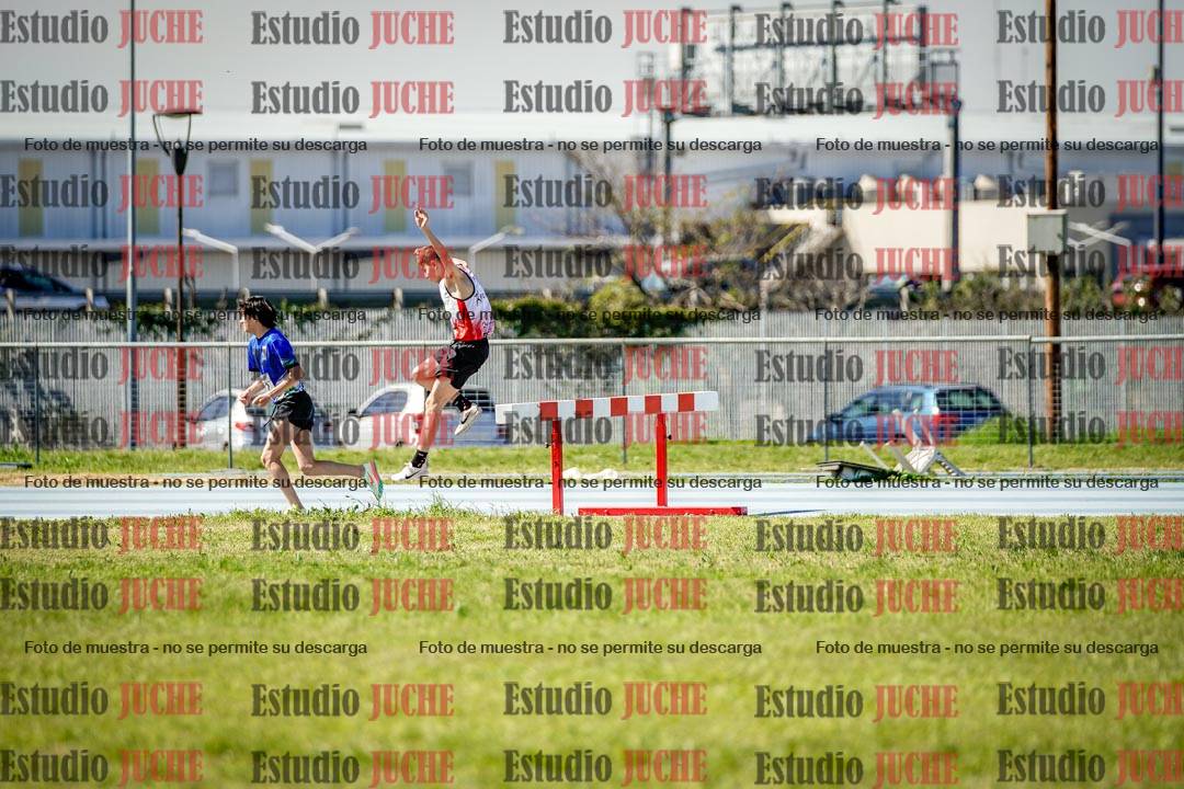 Fotos de los 2000 m con obstáculos de varones