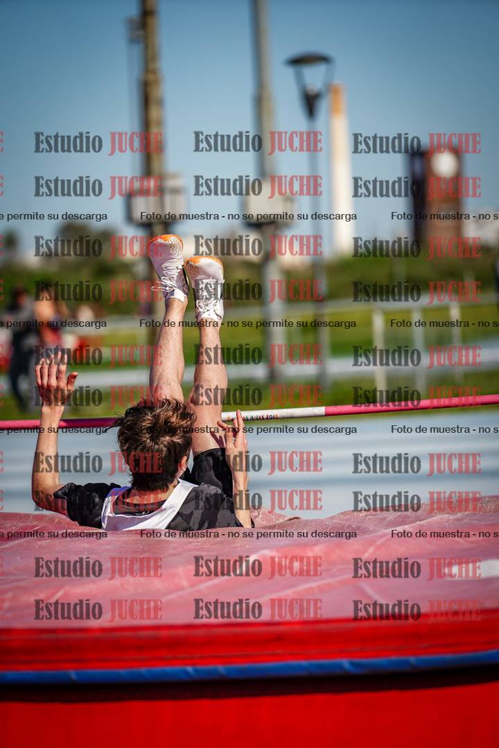 Fotos del salto en alto de mujeres y varones - U15