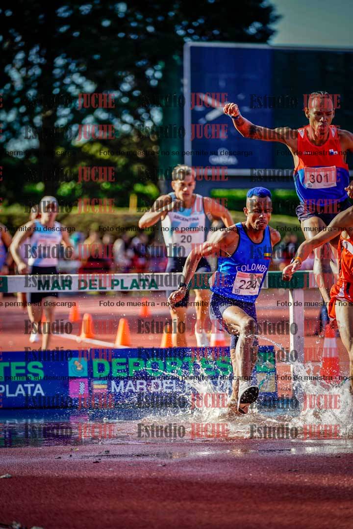 Fotos de los 3000 m con obstáculos de varones