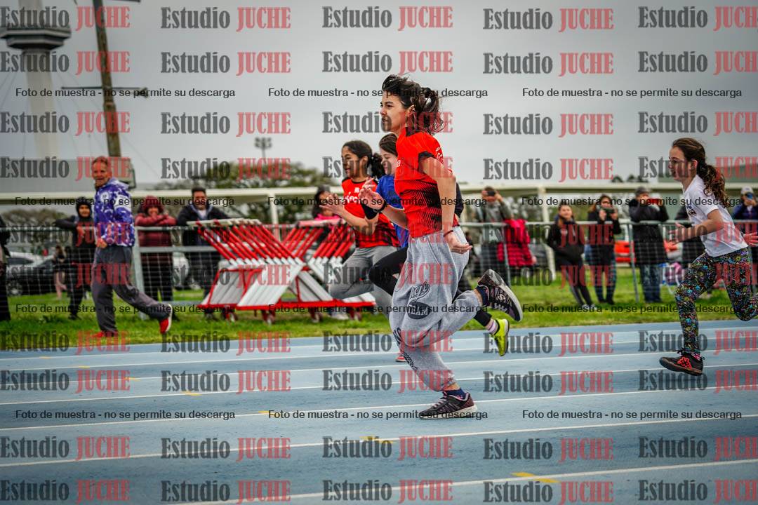 Fotos de los 50 m llanos de mujeres - U12