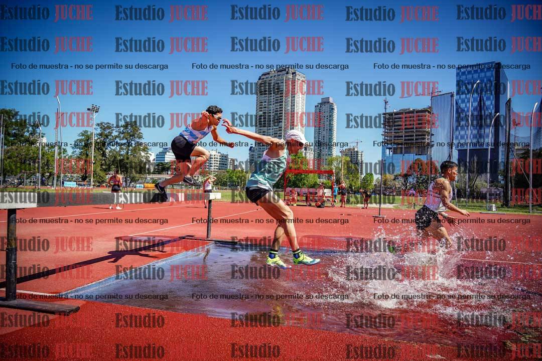 Fotos de los 3000 m con obstáculos de varones